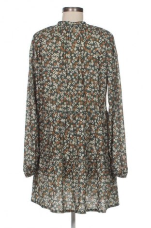 Kleid Pull&Bear, Größe L, Farbe Mehrfarbig, Preis € 20,02