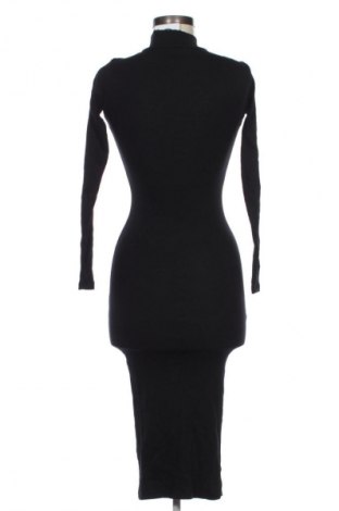 Sukienka Pull&Bear, Rozmiar XS, Kolor Czarny, Cena 47,99 zł