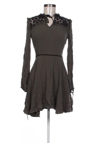 Kleid Review, Größe S, Farbe Grün, Preis 55,24 €