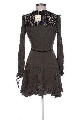 Kleid Review, Größe S, Farbe Grün, Preis 55,24 €