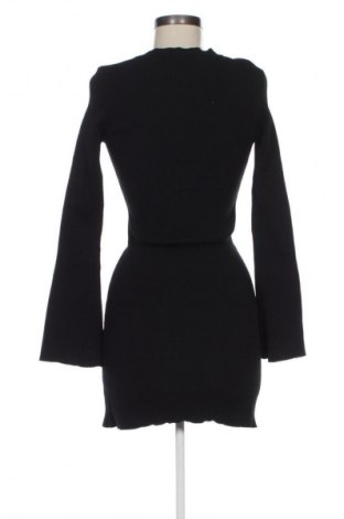 Рокля Stradivarius, Размер S, Цвят Черен, Цена 39,10 лв.