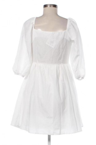 Rochie Trendyol, Mărime M, Culoare Alb, Preț 126,00 Lei