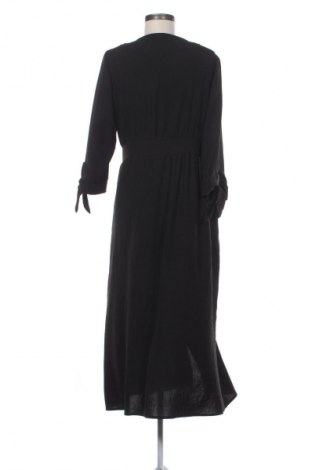 Šaty  Trendyol, Velikost L, Barva Černá, Cena  606,00 Kč