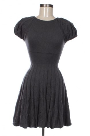 Kleid United Colors Of Benetton, Größe XS, Farbe Grau, Preis € 23,99
