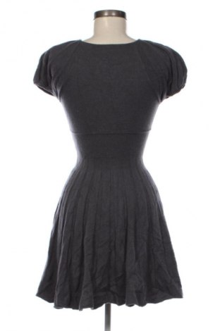 Kleid United Colors Of Benetton, Größe XS, Farbe Grau, Preis € 23,99