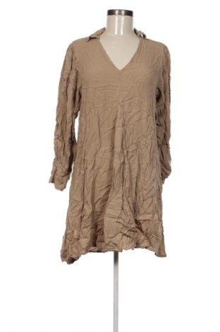 Kleid Wauw Capow, Größe M, Farbe Beige, Preis 18,99 €