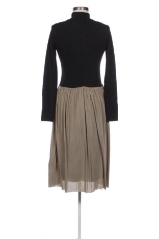 Рокля Zara, Размер M, Цвят Многоцветен, Цена 34,00 лв.