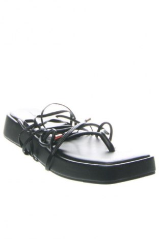 Сандали Bershka, Размер 39, Цвят Черен, Цена 62,00 лв.