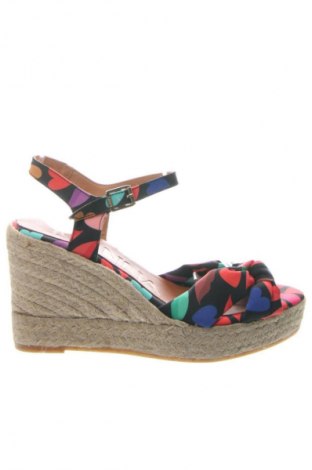 Сандали Kanna, Размер 39, Цвят Многоцветен, Цена 93,99 лв.