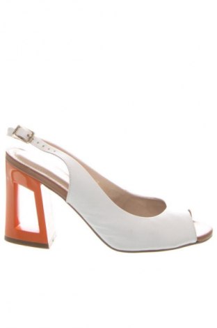 Сандали Unbranded, Размер 38, Цвят Бял, Цена 51,00 лв.