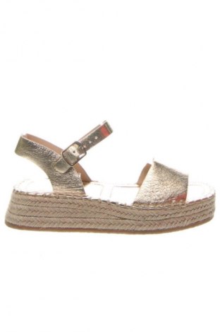 Сандали Zara, Размер 35, Цвят Златист, Цена 50,92 лв.