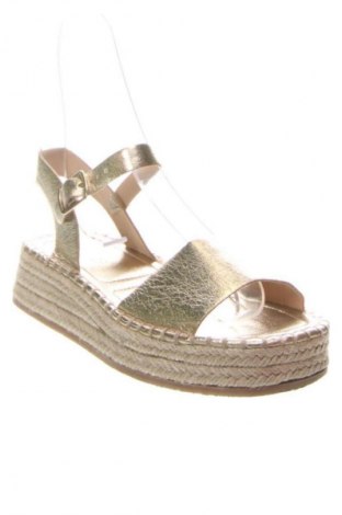 Сандали Zara, Размер 35, Цвят Златист, Цена 50,92 лв.