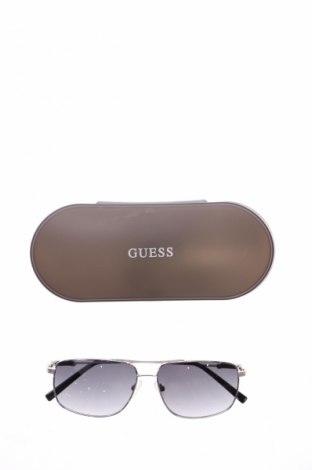 Слънчеви очила Guess, Цвят Сив, Цена 174,99 лв.