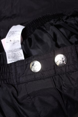 Παιδικό παντελόνι για χειμερινά σπορ, Μέγεθος 5-6y/ 116-122 εκ., Χρώμα Μαύρο, Τιμή 4,18 €