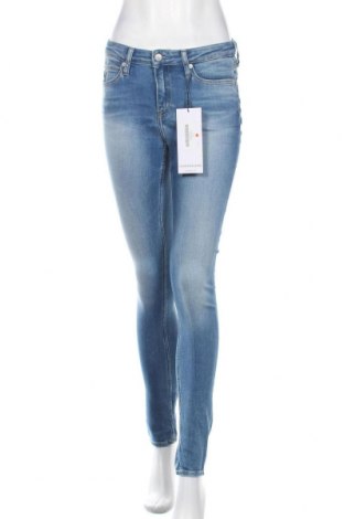 Дамски дънки Calvin Klein Jeans, Размер M, Цвят Син, 81% памук, 17% други тъкани, 2% еластан, Цена 95,83 лв.