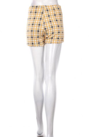 Γυναικείο κοντό παντελόνι Bershka, Μέγεθος M, Χρώμα Κίτρινο, 70% πολυεστέρας, 29% βισκόζη, 1% ελαστάνη, Τιμή 25,26 €