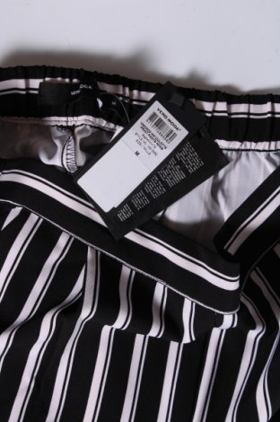 Γυναικείο παντελόνι Vero Moda, Μέγεθος M, Χρώμα Μαύρο, 96% πολυεστέρας, 4% ελαστάνη, Τιμή 14,23 €