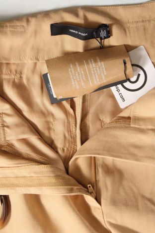 Дамски къс панталон Vero Moda, Размер M, Цвят Бежов, Цена 20,65 лв.