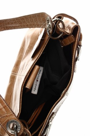 Дамска чанта Tommy Hilfiger, Цвят Кафяв, Цена 71,76 лв.