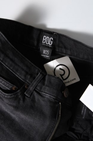 Γυναικείο κοντό παντελόνι BDG, Μέγεθος S, Χρώμα Μαύρο, Τιμή 4,82 €