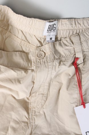 Дамски къс панталон BDG, Размер M, Цвят Бежов, Цена 7,92 лв.