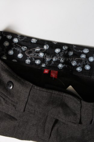 Дамски къс панталон Edc By Esprit, Размер M, Цвят Сив, Цена 24,00 лв.