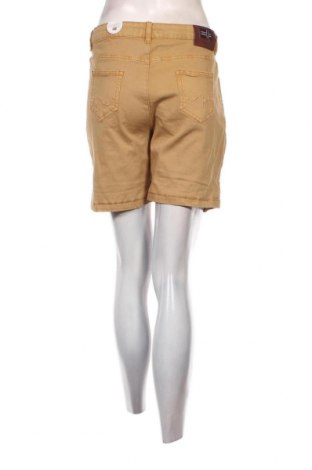 Дамски къс панталон Geographical Norway, Размер L, Цвят Бежов, Цена 34,00 лв.