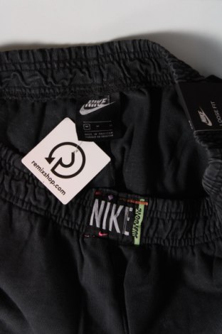 Γυναικείο κοντό παντελόνι Nike, Μέγεθος M, Χρώμα Γκρί, Τιμή 37,11 €