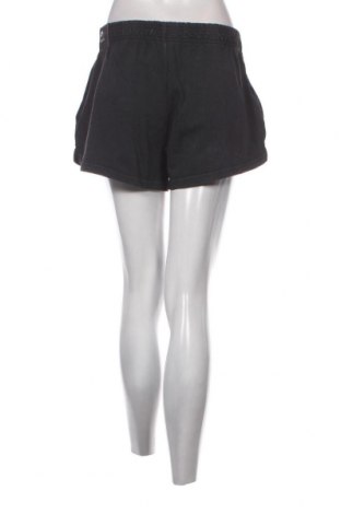 Γυναικείο κοντό παντελόνι Nike, Μέγεθος M, Χρώμα Γκρί, Τιμή 37,11 €