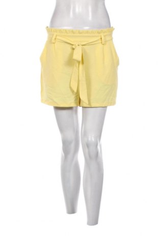Дамски къс панталон ONLY, Размер M, Цвят Жълт, Цена 16,80 лв.