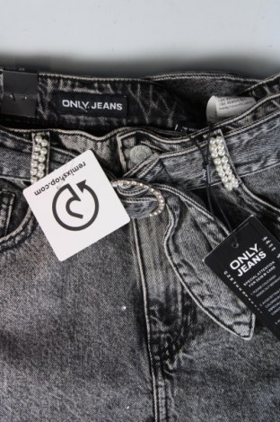 Дамски къс панталон ONLY Jeans, Размер M, Цвят Сив, Цена 16,00 лв.