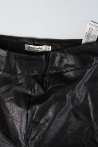 Pantaloni de piele pentru damă Stradivarius, Mărime S, Culoare Negru, Preț 17,17 Lei