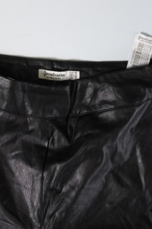 Damen Lederhose Stradivarius, Größe S, Farbe Schwarz, Preis 3,43 €