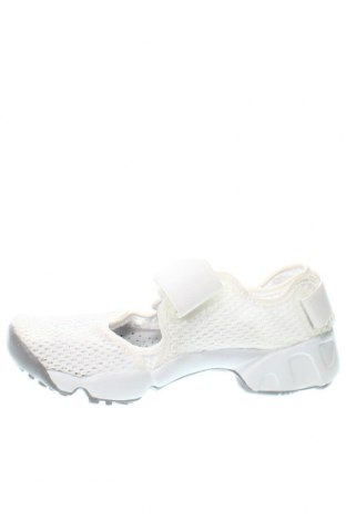 Дамски обувки Nike, Размер 36, Цвят Бял, Цена 161,00 лв.