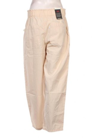 Дамски панталон Levi's, Размер M, Цвят Бежов, Цена 146,00 лв.