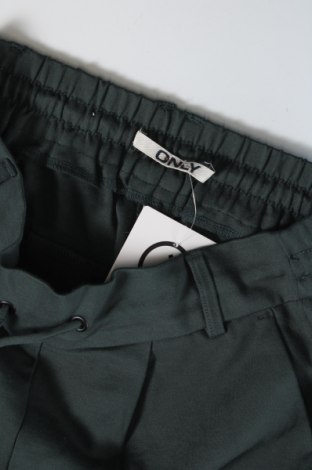 Дамски панталон ONLY, Размер XS, Цвят Зелен, Цена 20,52 лв.