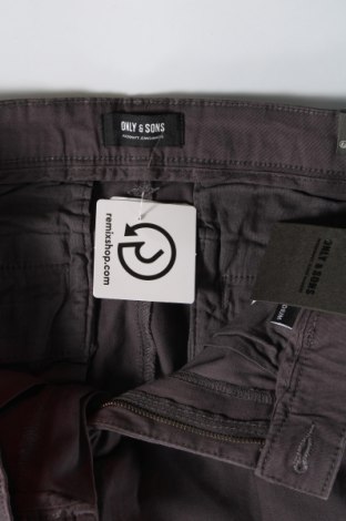 Pantaloni scurți de bărbați Only & Sons, Mărime M, Culoare Gri, Preț 72,37 Lei