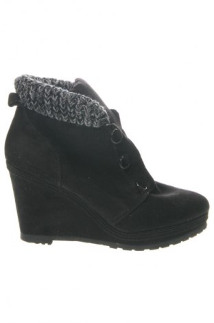 Botine de damă Bershka, Mărime 37, Culoare Negru, Preț 157,99 Lei