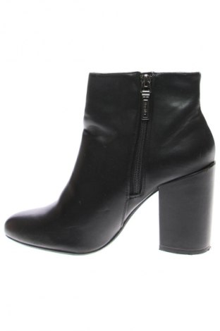 Botine de damă Bershka, Mărime 38, Culoare Negru, Preț 79,99 Lei