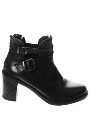 Botine de damă Eks, Mărime 38, Culoare Negru, Preț 246,99 Lei