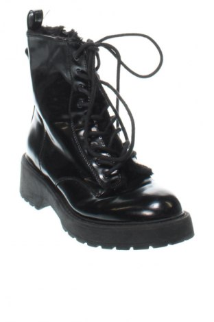 Botine de damă Pull&Bear, Mărime 37, Culoare Negru, Preț 157,99 Lei