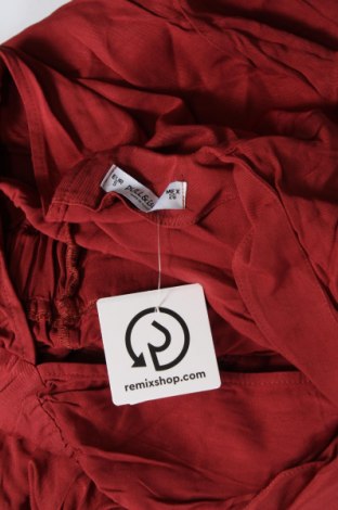 Dámský dlouhý overal Pull&Bear, Velikost S, Barva Červená, Cena  489,00 Kč