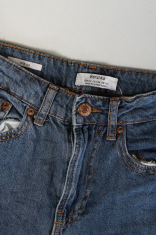 Damskie jeansy Bershka, Rozmiar XXS, Kolor Niebieski, Cena 46,99 zł