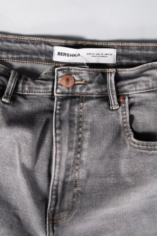 Dámské džíny  Bershka, Velikost L, Barva Šedá, Cena  371,00 Kč