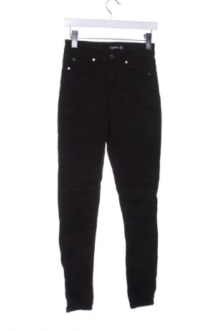 Blugi de femei Boohoo, Mărime XS, Culoare Negru, Preț 22,99 Lei