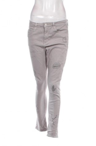 Damskie jeansy H&M Divided, Rozmiar M, Kolor Szary, Cena 66,67 zł