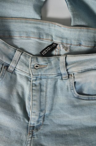 Damskie jeansy H&M Divided, Rozmiar M, Kolor Niebieski, Cena 66,67 zł