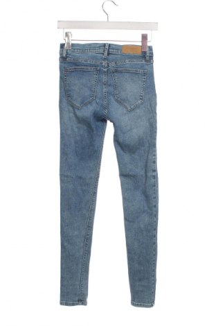 Damskie jeansy Pull&Bear, Rozmiar S, Kolor Niebieski, Cena 39,99 zł