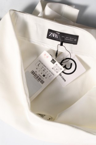 Pantaloni scurți de femei Zara, Mărime L, Culoare Alb, Preț 117,00 Lei