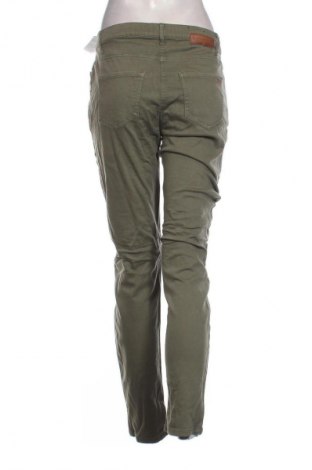 Damenhose Betty Barclay, Größe M, Farbe Grün, Preis 18,99 €